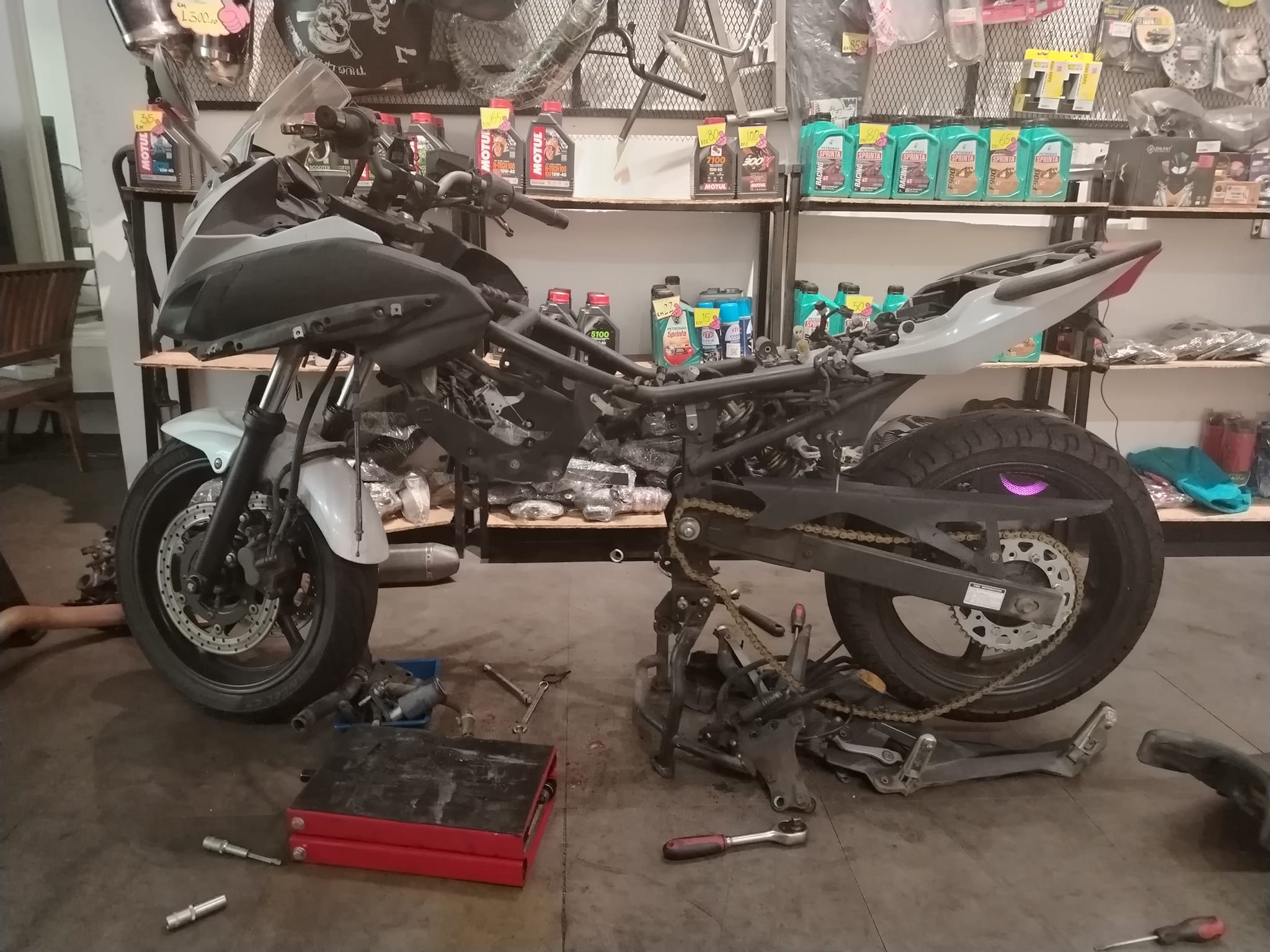 Sesekali top overhaul 4 in line. Antara 4 cylinder yg betul2