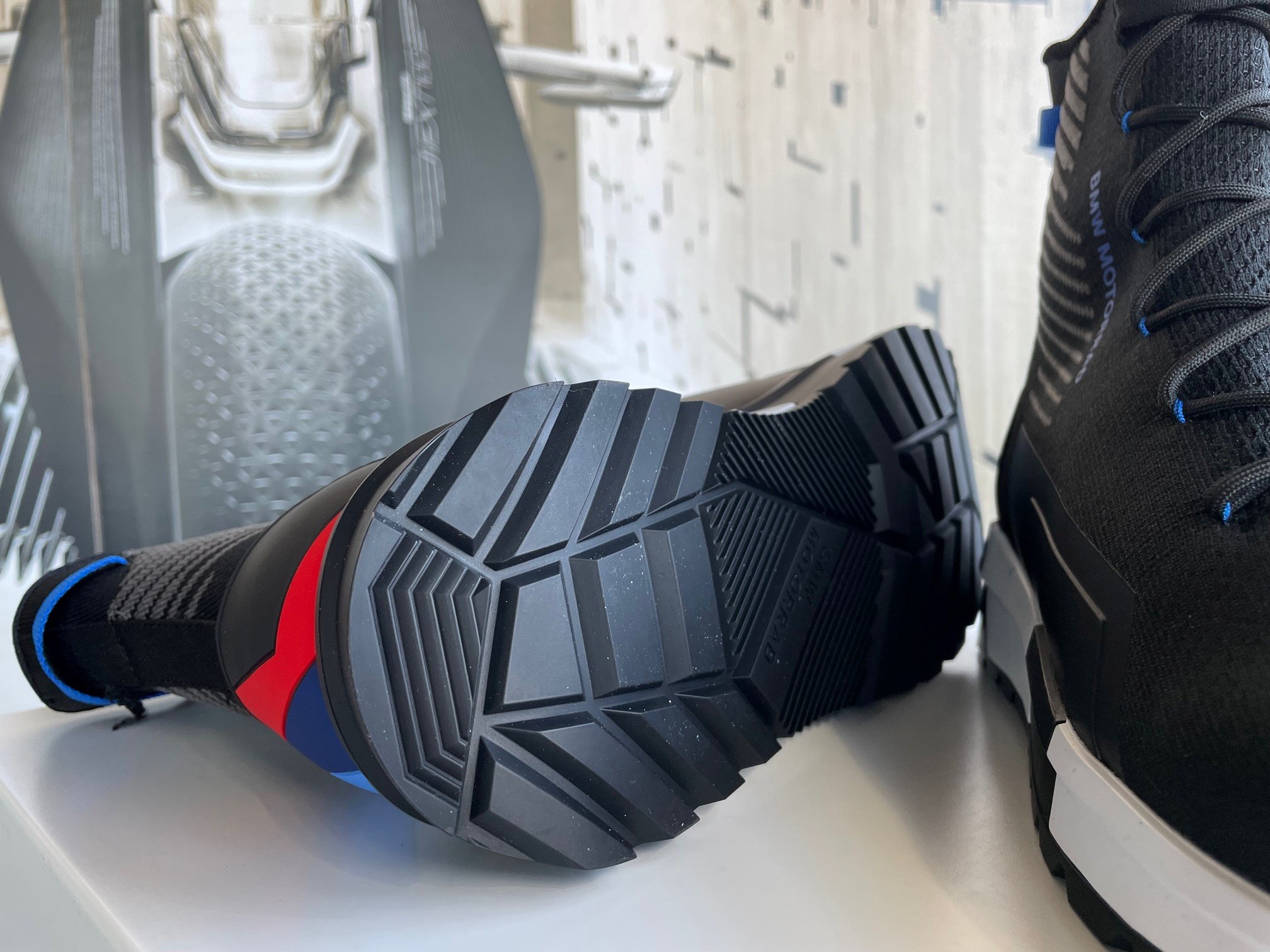 Discover the BMW Motorrad KnitRace sneakers, combining style and 