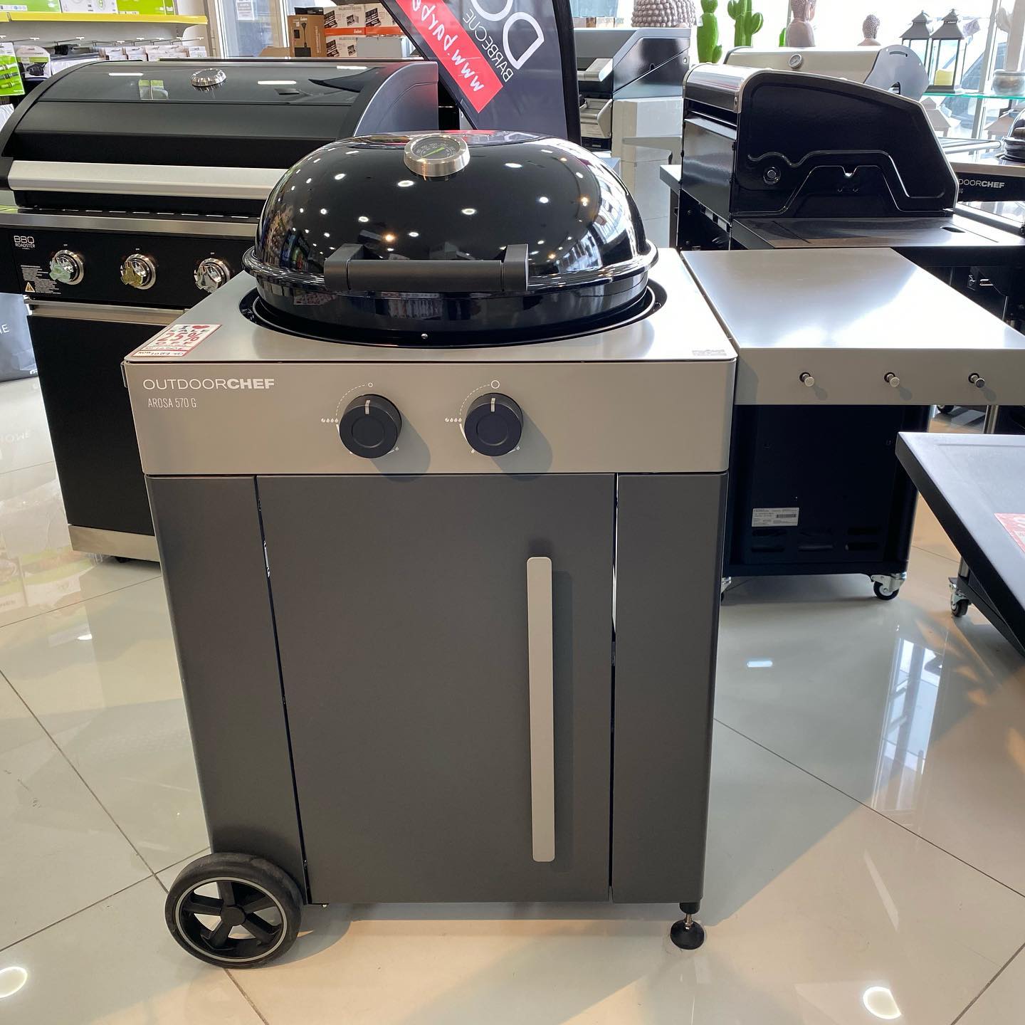 european outdoor chef grill classic kettle 570 Outdoorchef Montreux g BBQ Gas 9700 W Black and Metallic Garden Outdoorchef Leon 570 - Single