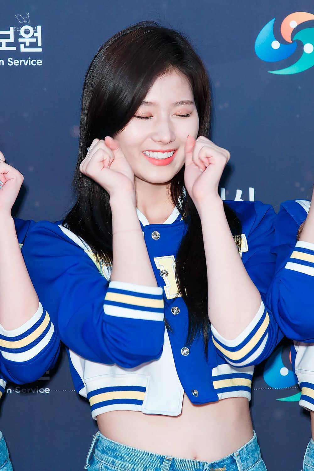 アイドル shyshysana Chingureul mannaneura shy shy shy! 🖤 #TWICE #SANA