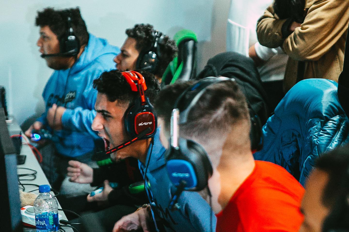 Helix Esports - The photos are up from our #CODMW 5v5...