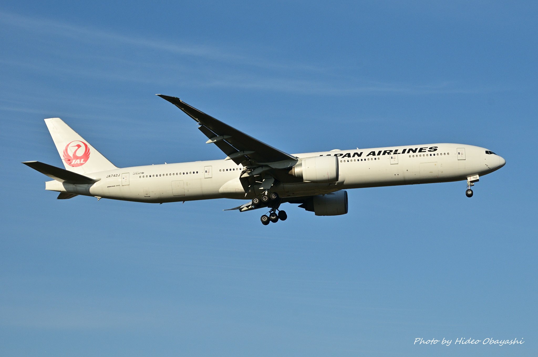 🔴 Japan Airlines' first retired Boeing 777-300ER (JA734J), now