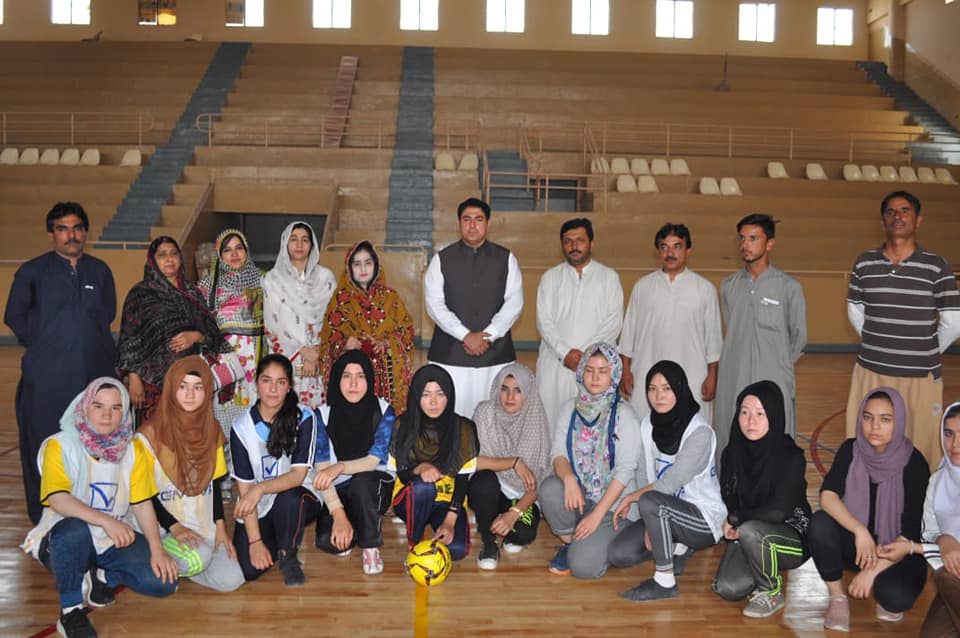 مئے - آج جب میں سوراب کے بازار کے چوک پر خریداری کر رہا تھا، تو یہ ...