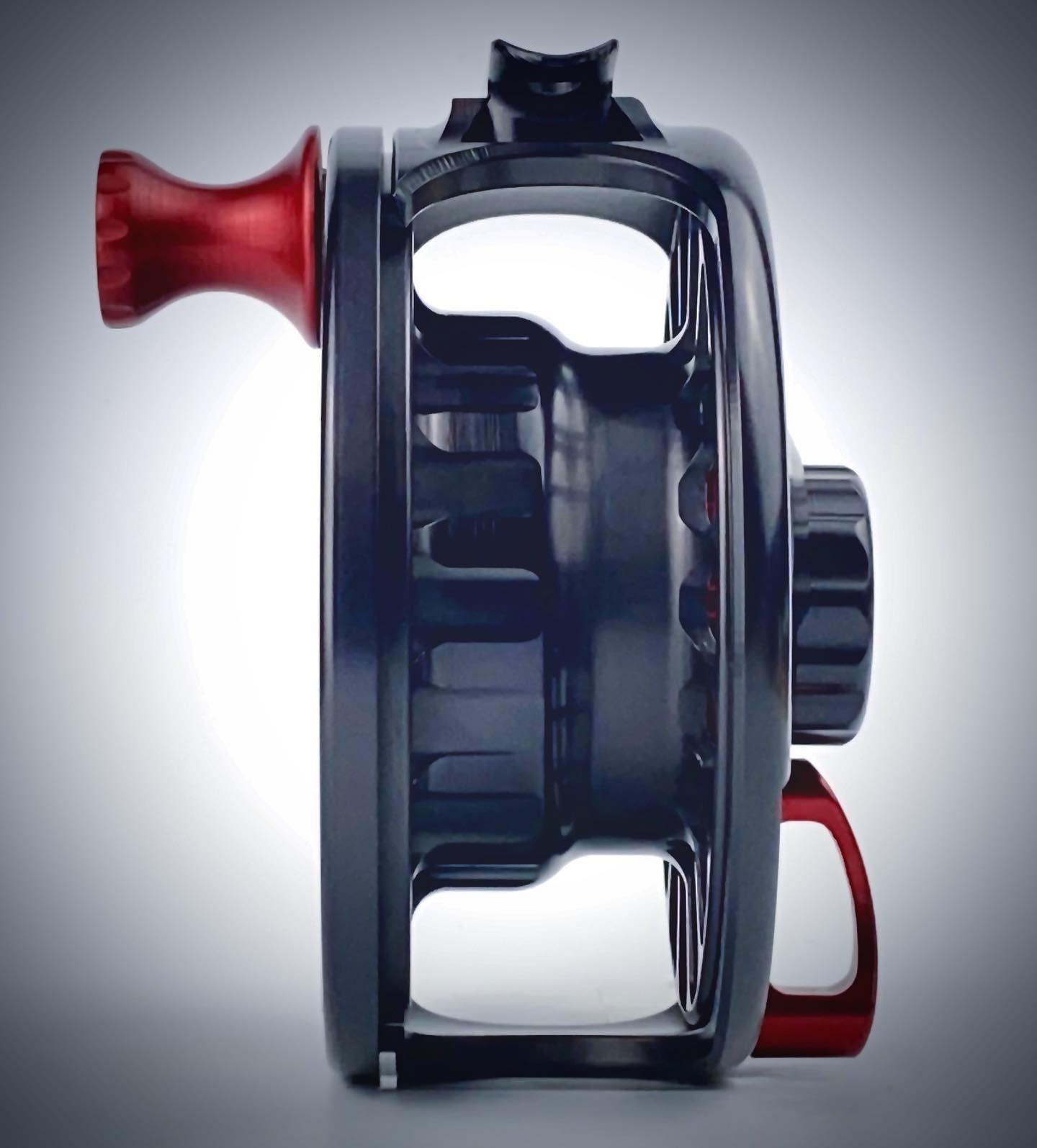 penn assault spinning reels BTLIV2500DX Battle IV DX Reel Model:ACDP20LCBLW providing reliable performance and Abel reels for sale Penn Fishing Best Saltwater