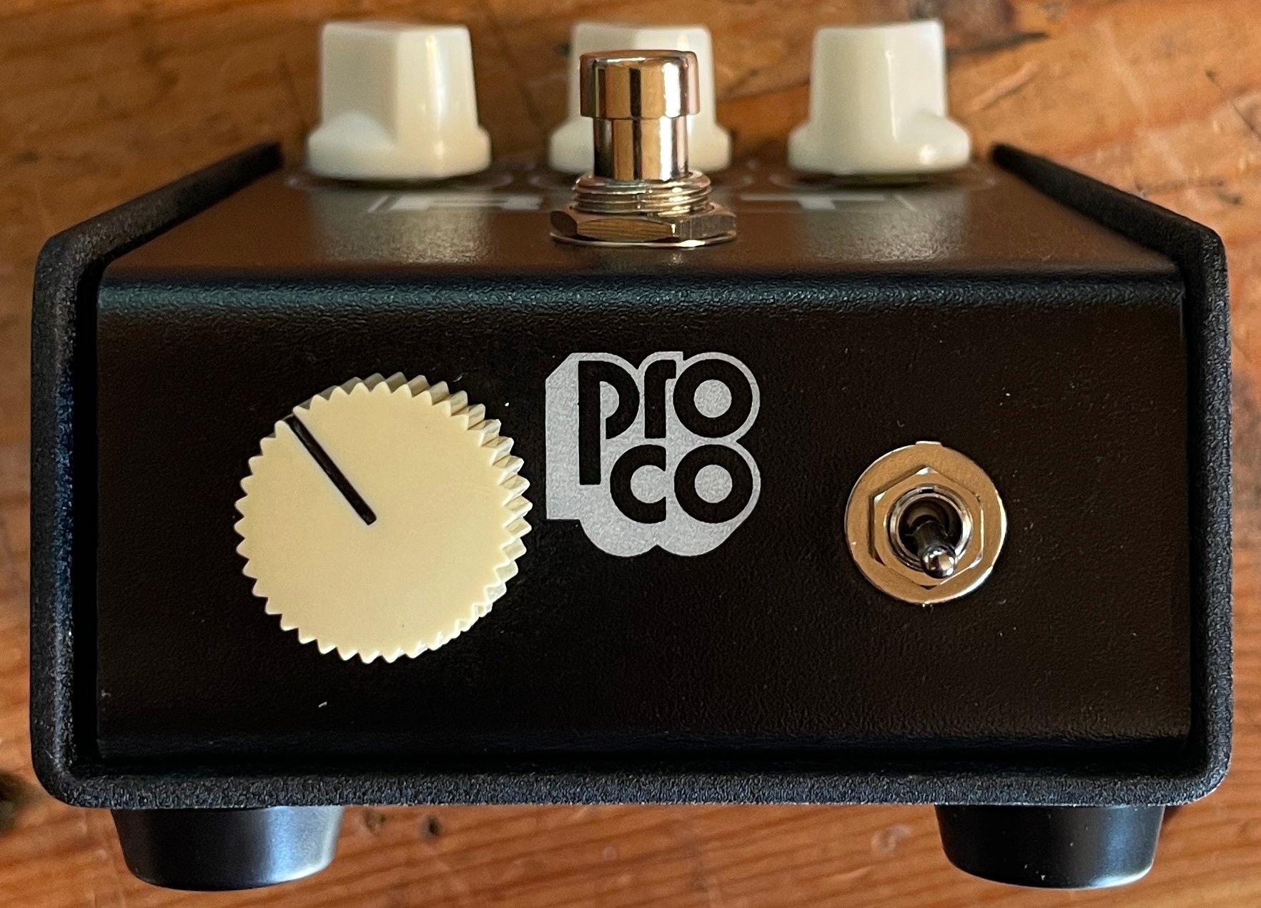 What's the difference between LM308N and LM308AN Proco Rat pedals?
