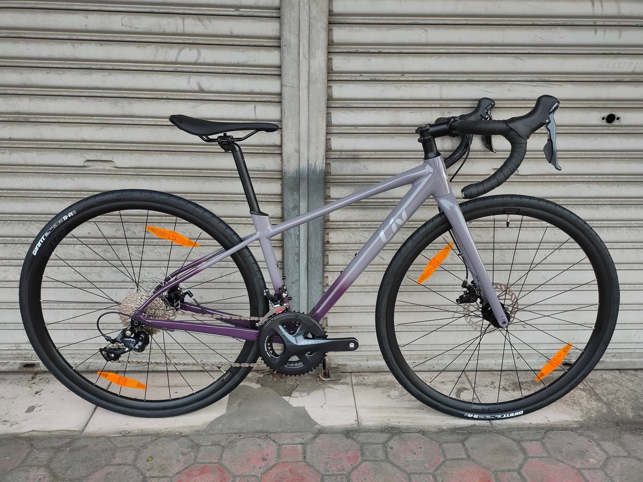 LIV AVAIL AR 3 2025 Srp: 57,000 Color: Night Haze and Frost silver