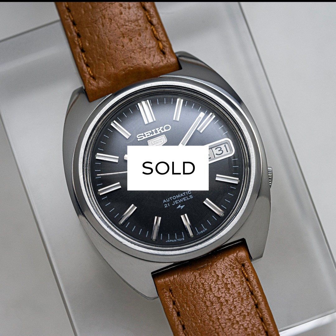 Vintage - This stunning vintage Seiko 5 7019 7120, crafted in