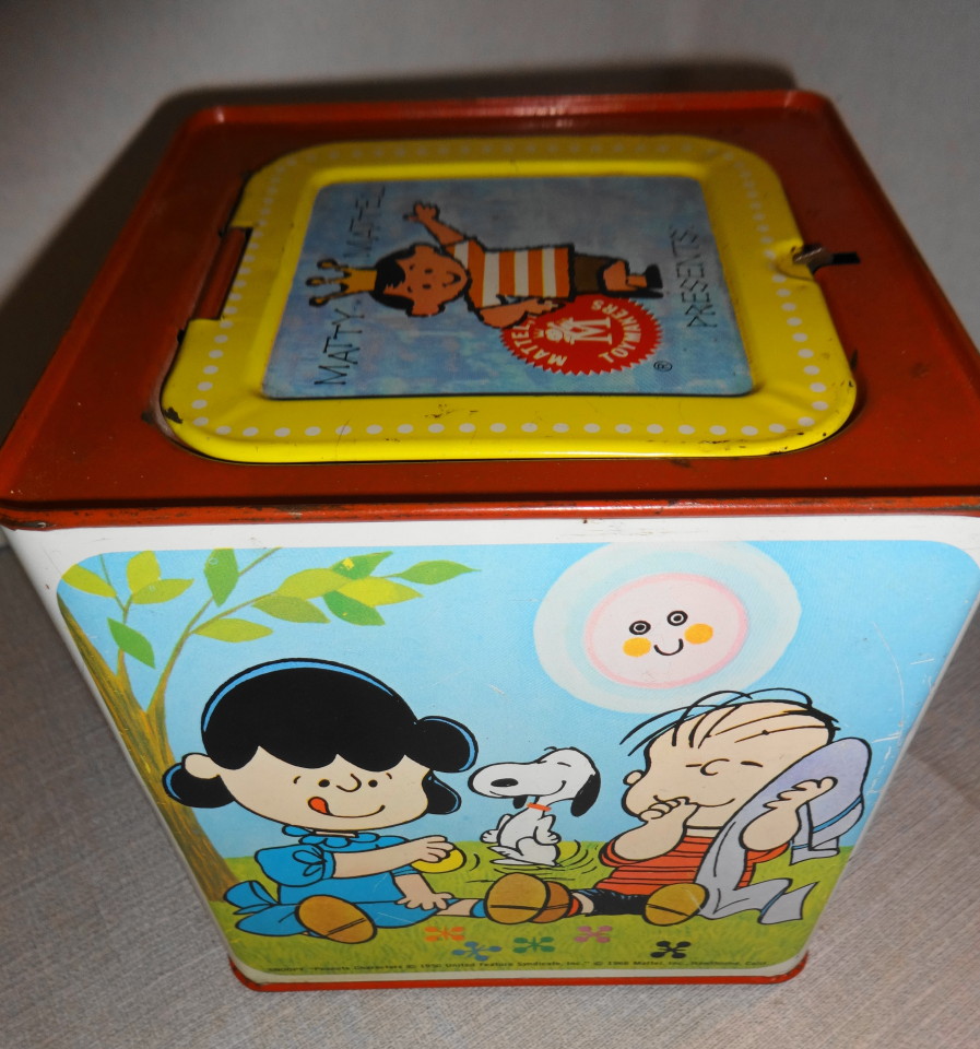 1966 SNOOPY Tin Music Box by Mattel. Music works great, and Plays