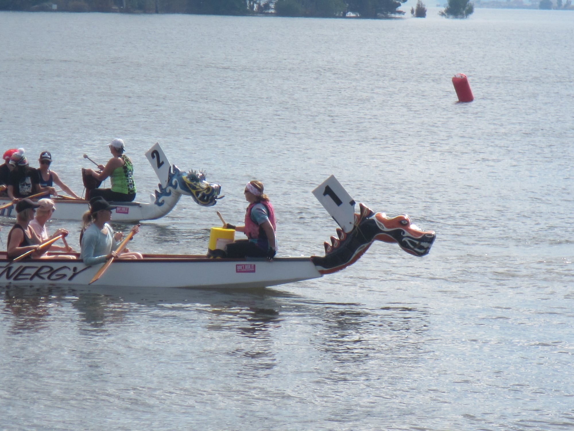 Dragons - Sunday morning 200 m race paddling at the Jindabyne Flowing ...