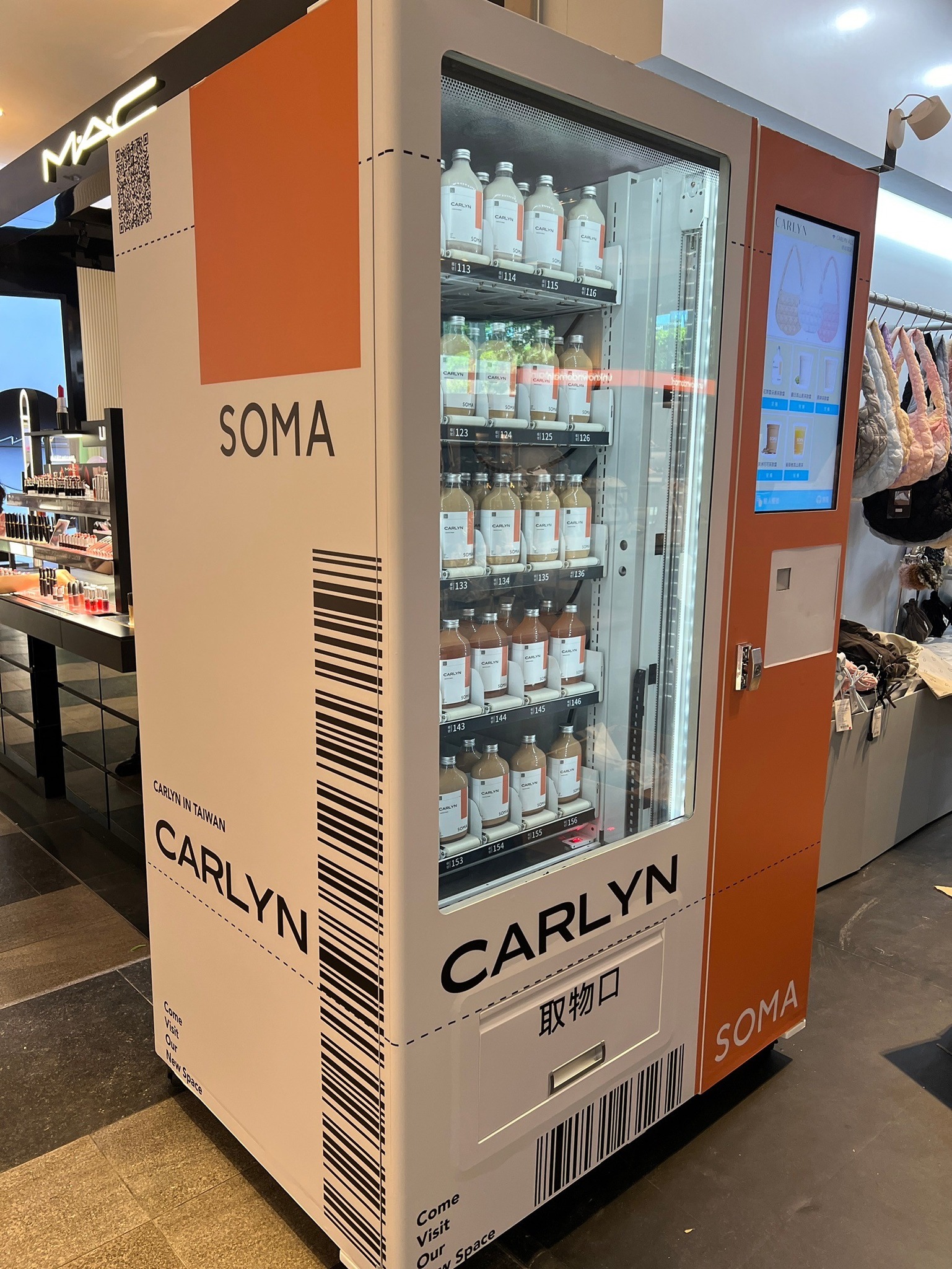 SOMA X CARLYN 摩寶會員兌換機，已於信義區A11登場！... - MOBRO ishop摩寶智慧商店 | Facebook