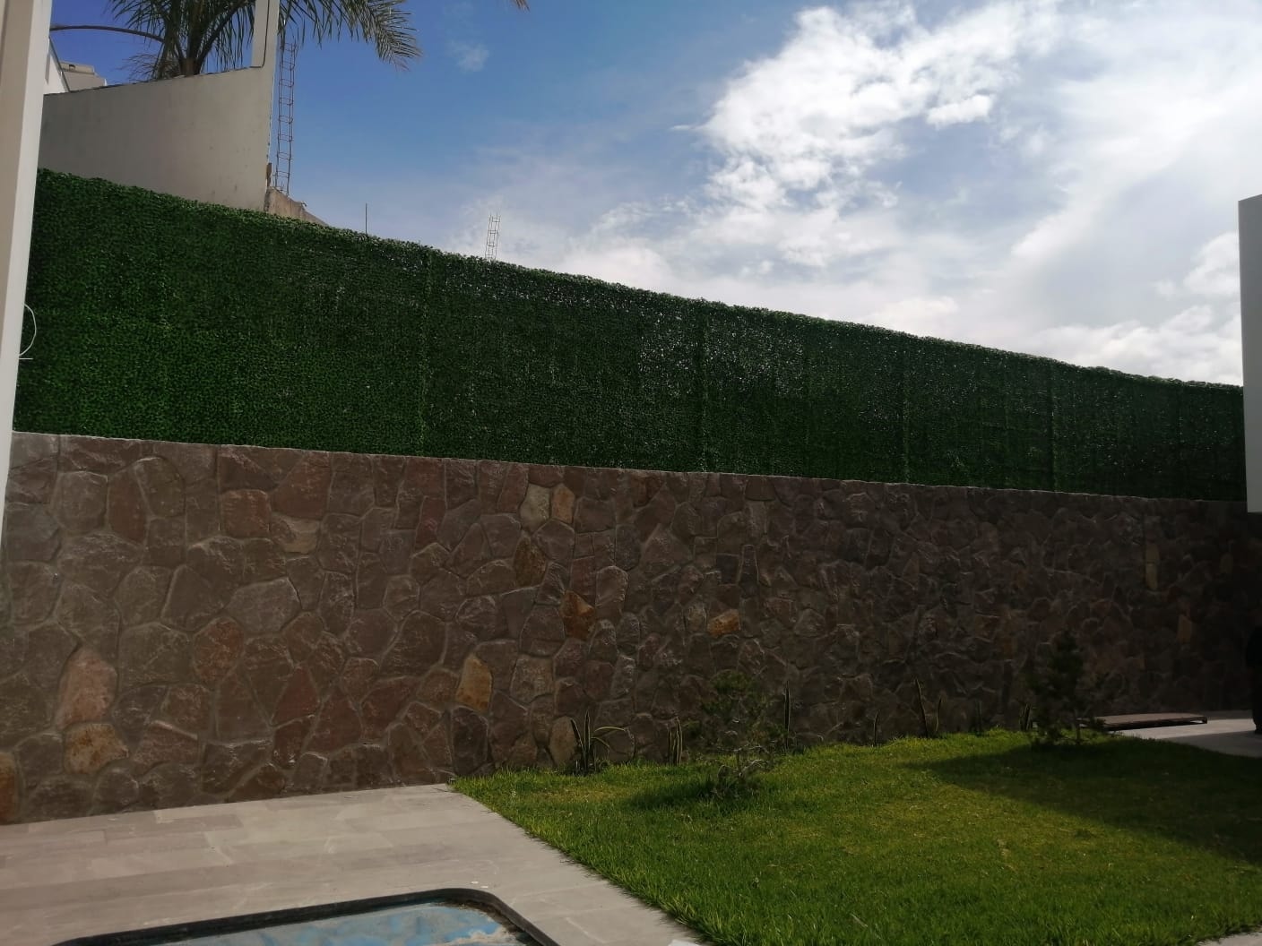 Listo muro verde 🌱🌿terminado, dale... - Persianas Modernas
