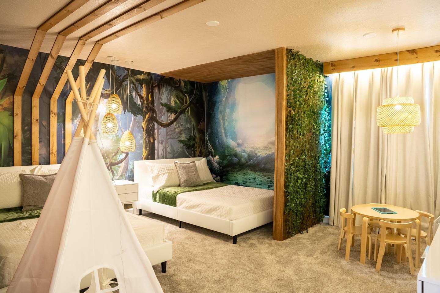 OP Interiors - 🇺🇸 Lion king themed room. 🇧🇷 Quarto...