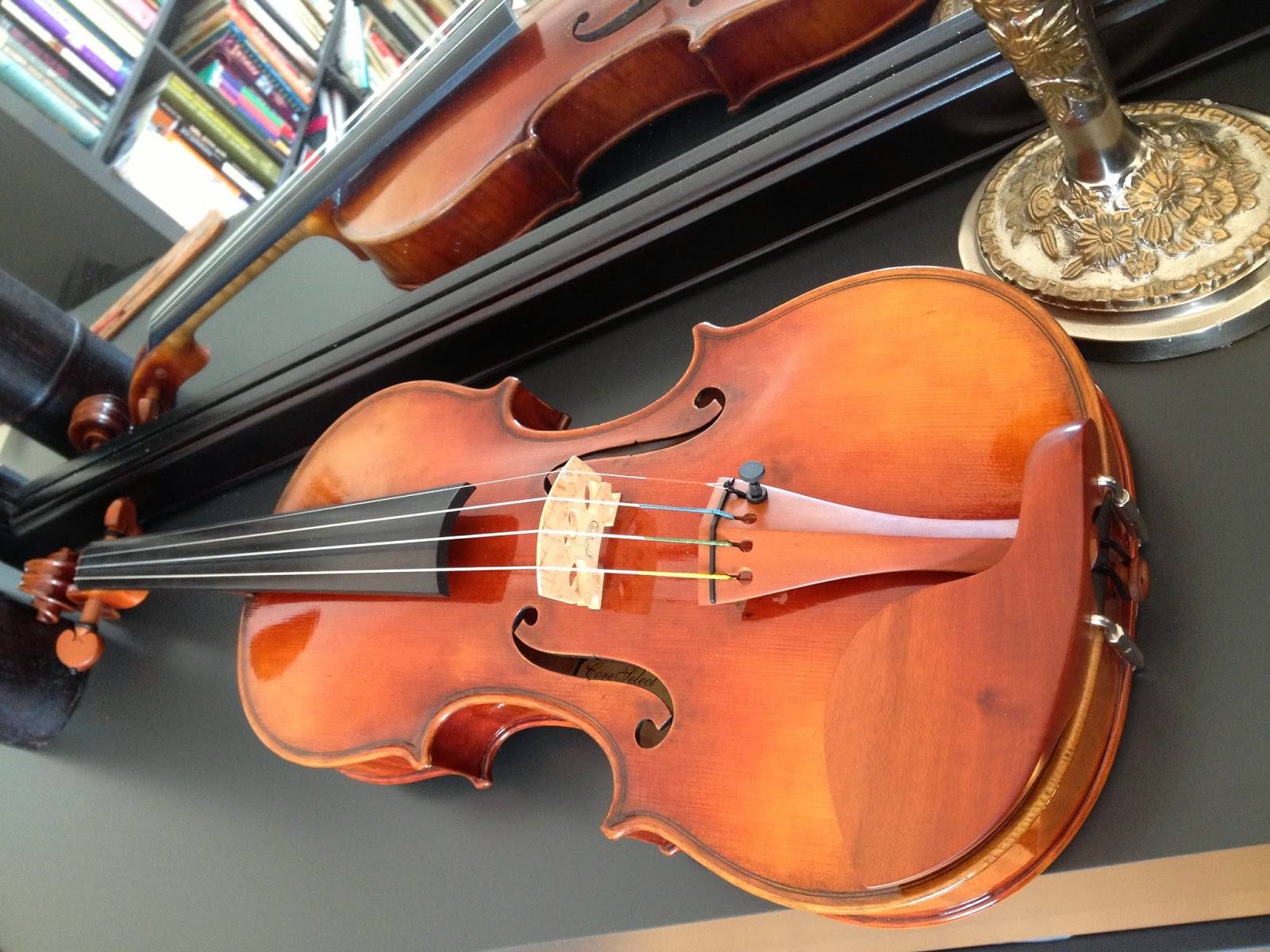 MJZ Stringed Instruments Iceland - Strengjahljóðfæri o.fl.