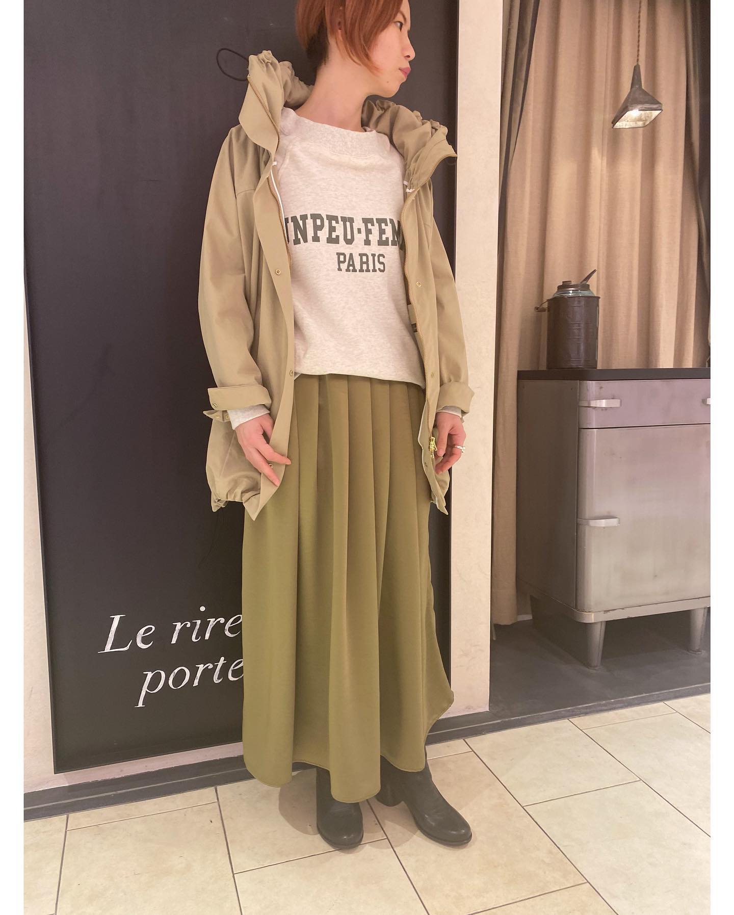 outer Squady 505-3669 襟元と裾スピンドル衿が自在なシャーリング 