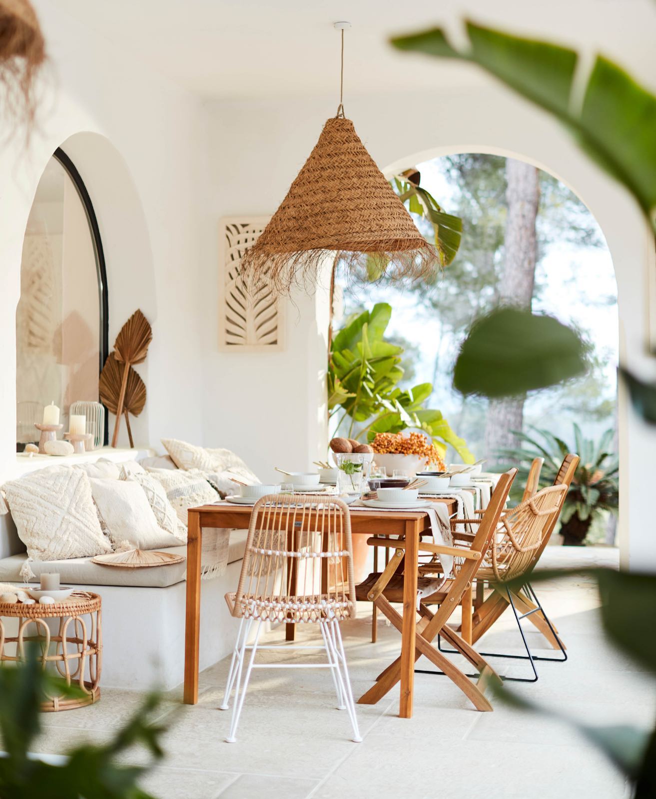 Bohemian Outdoor Paradise🪴✨ Rattan-Möbel, Makramee-Kissen und weitere Dekoelemente im Boho-Look