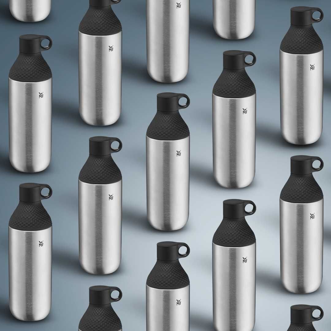 The WMF Waterkant hydration bottle Iso2Go is truly multitalented – keeping your drinks hot for 6 hours or cold for 12 hours. - زجاجة الماء WMF Waterkant Iso2Go