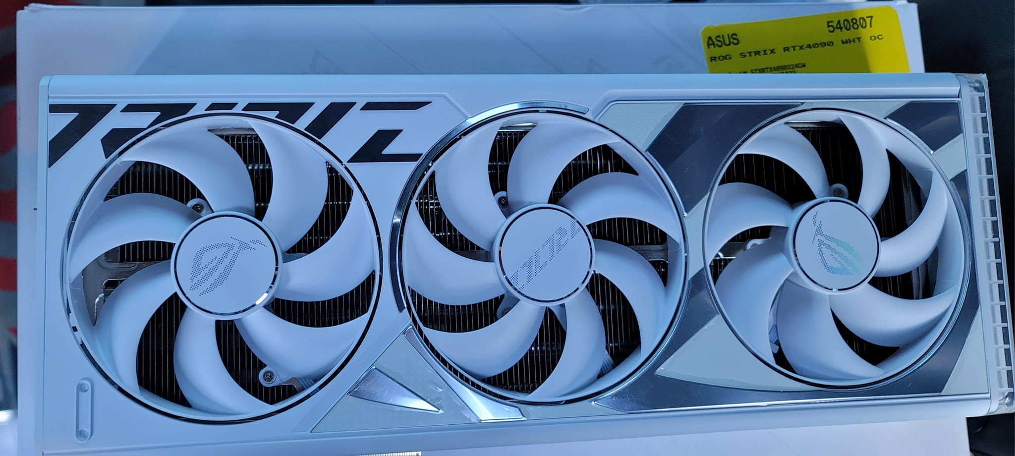Asus ROG Strix RTX 4090 White availability at Micro Center