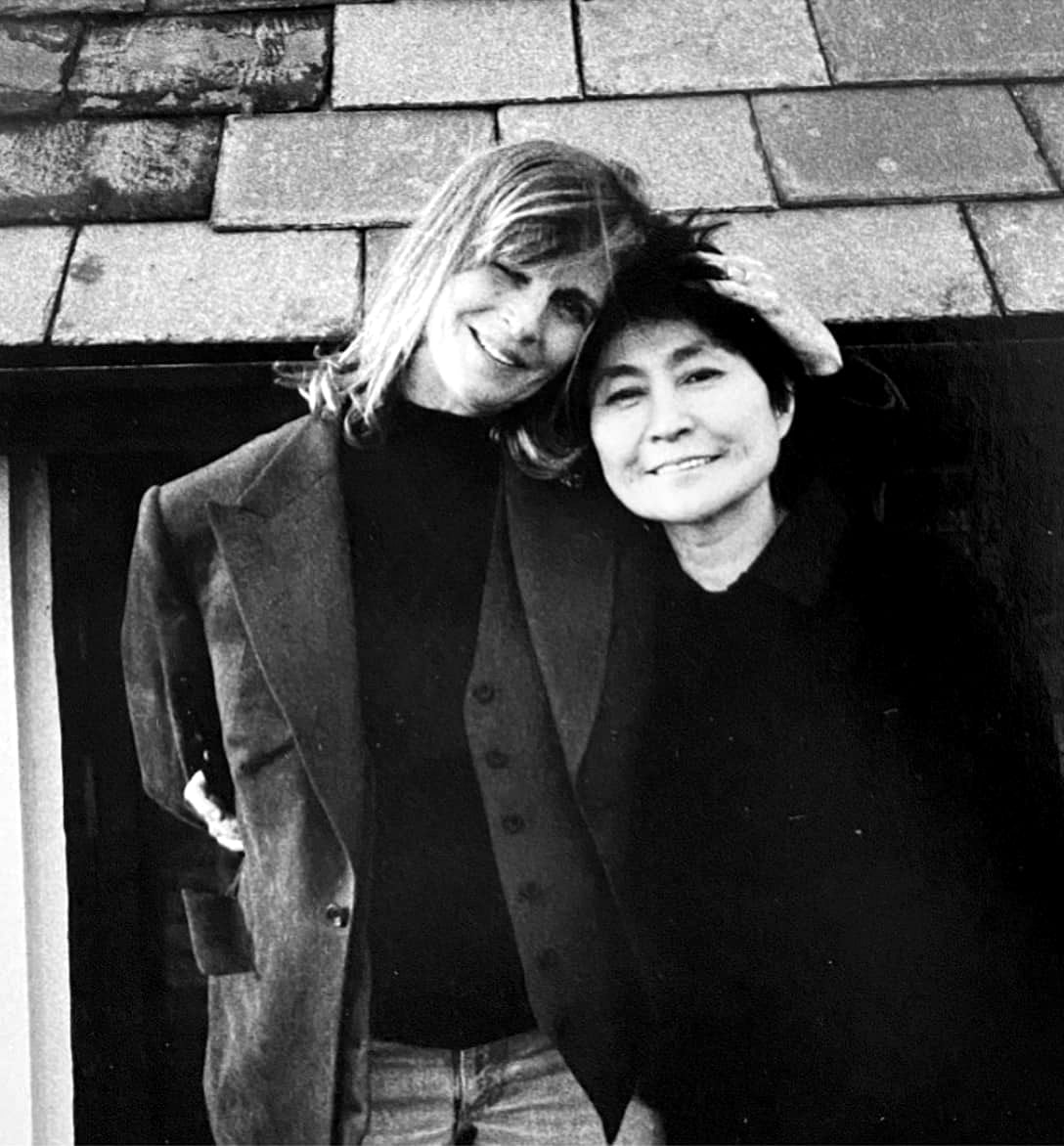 LINDA & YOKO 🍏 