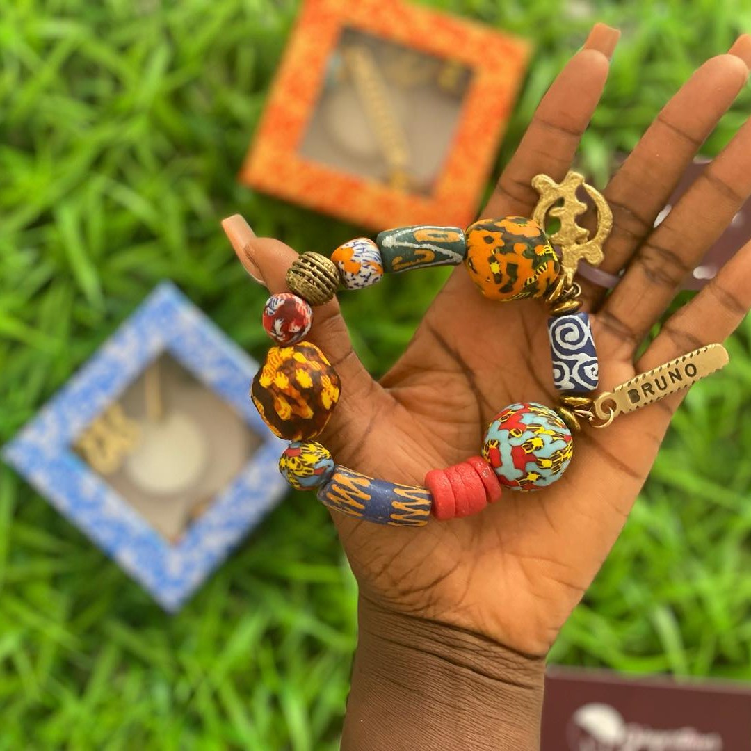 It’s a goooood day to crush on these beauties🤍 #wcw • Ofosu 💍 Felestina ...