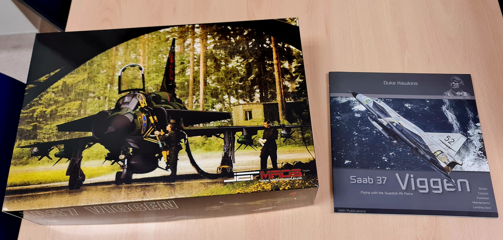 Some photos of the 1/32nd scale Saab Viggen... what a model