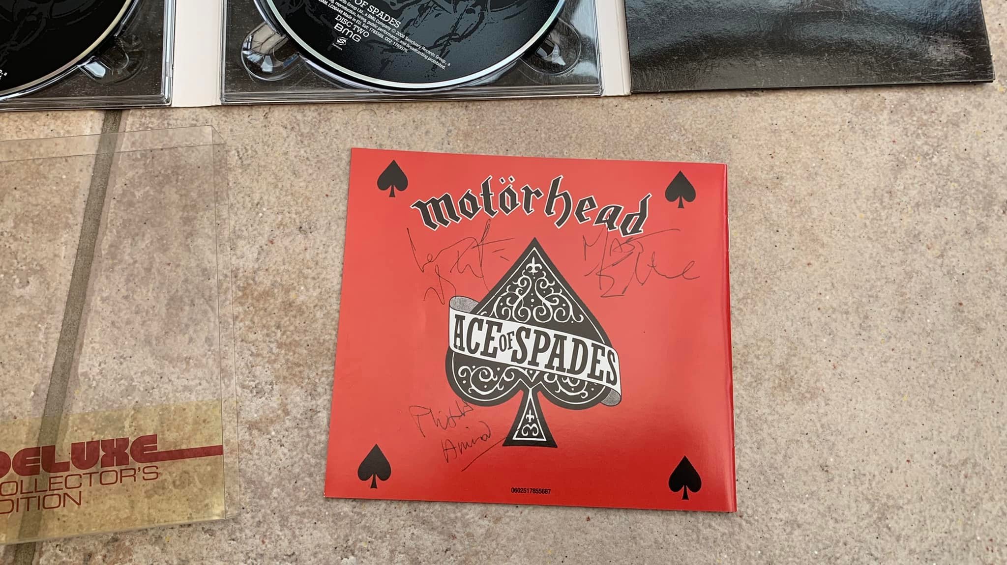 Has anybody else got this 2 cd deluxe edition of ace of spades the 
