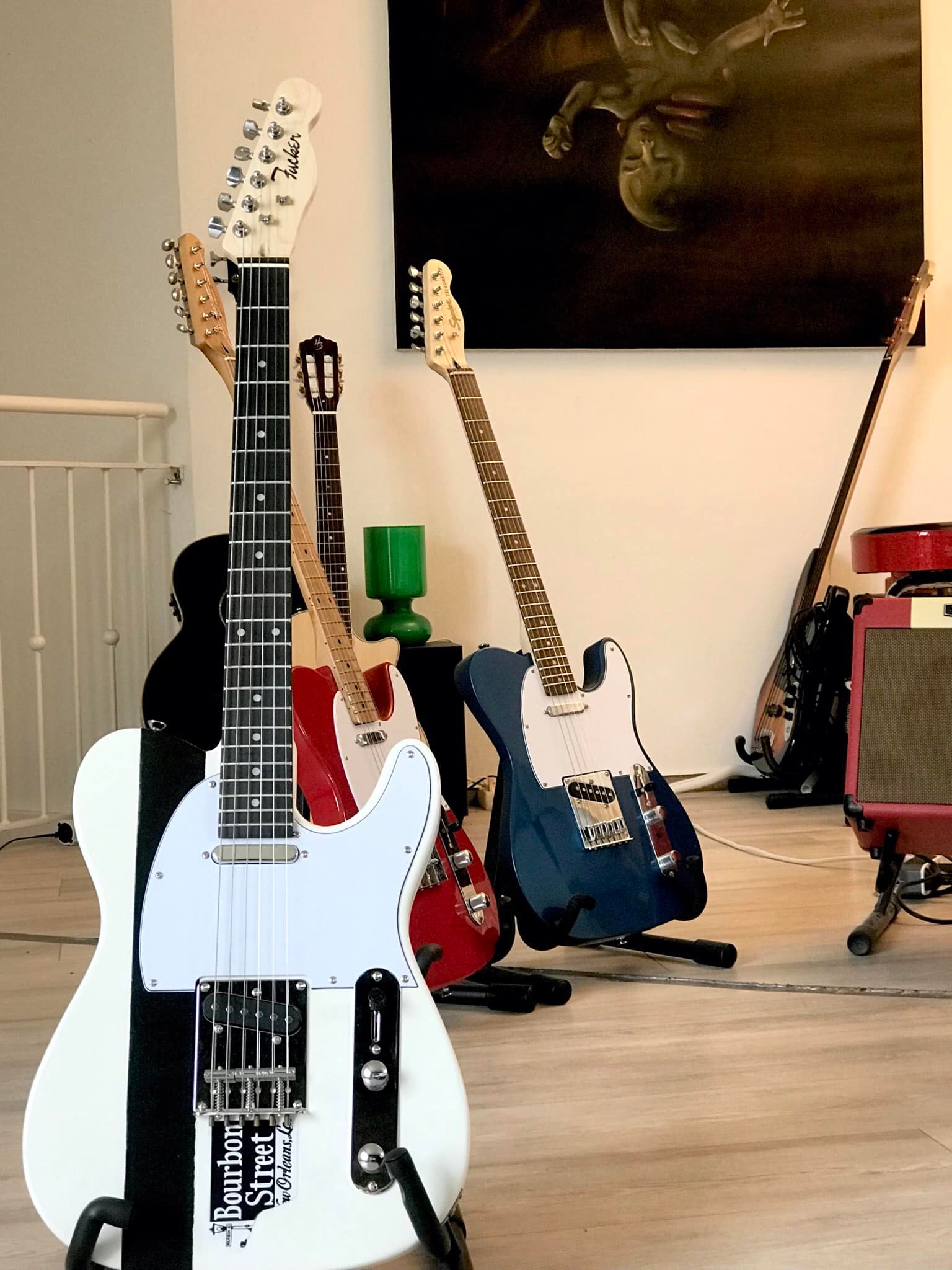 Guitare Miniature Joe Strummer – Réplique 1/4 De La Guitare De 1966, Hommage The Clash, Avec Support Et Boîte De Présentation – Cadeau Musicien