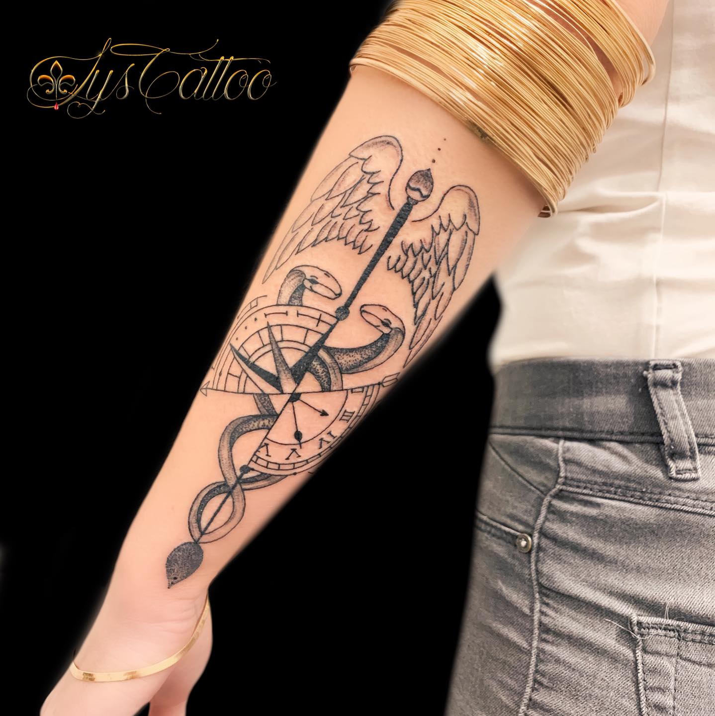 Rose Des Vents Tatouage Minimaliste