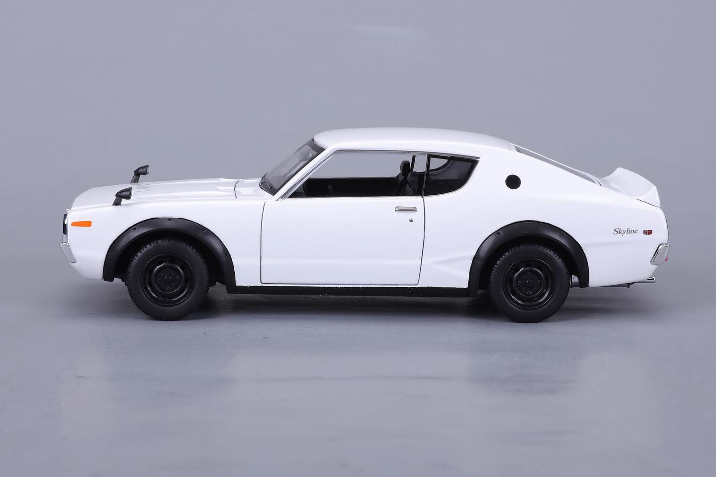 Kyosho Mini-Z 1972 Nissan Skyline 2000GT-R model