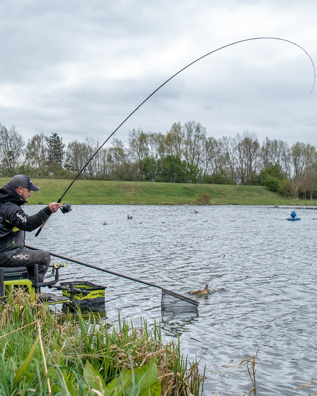 backpack with dedicated laptop compartment Savant Pack Color_Blue Model:PS60ULF Fishing Rod Baitcasting Reels while full