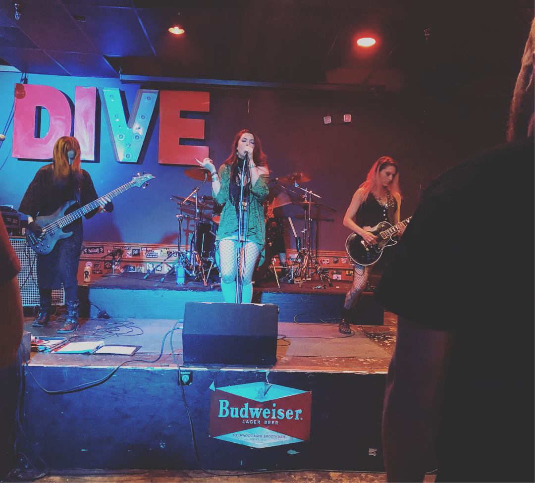 Queens Riot - We always have so much fun @the_dive_lv 🤘🏼🔥😈...