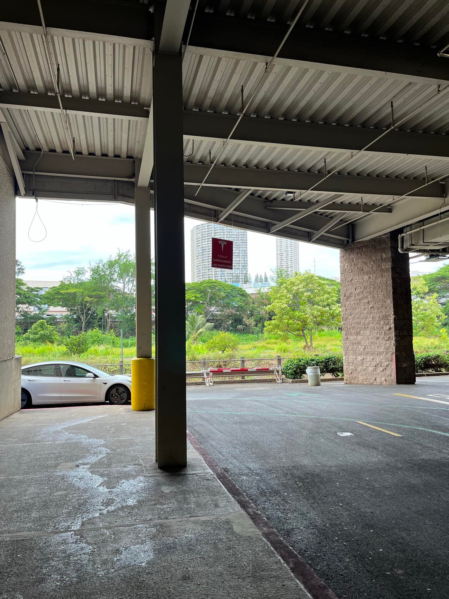 New queue lane markers,signs, and... - Tesla Hawaii Club