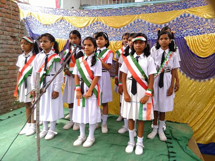 Raje - Raje Shahaji College येथे आज बाप्पांचे दर्शन घेण्यासाठी मान्यवर ...