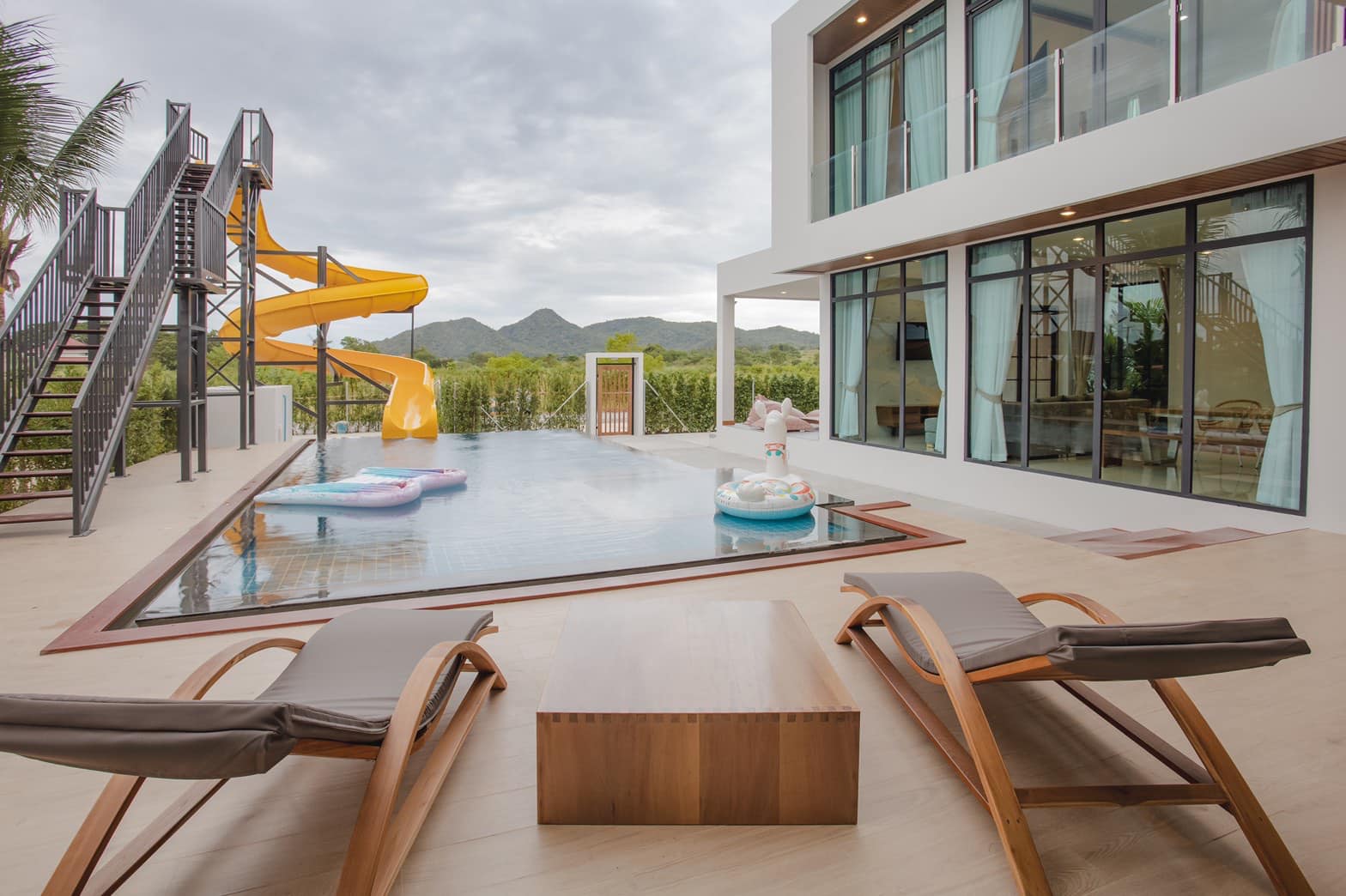 Guesthous coco poolvilla - บ้านพักโกโก พูลวิลล่า | Cha-am