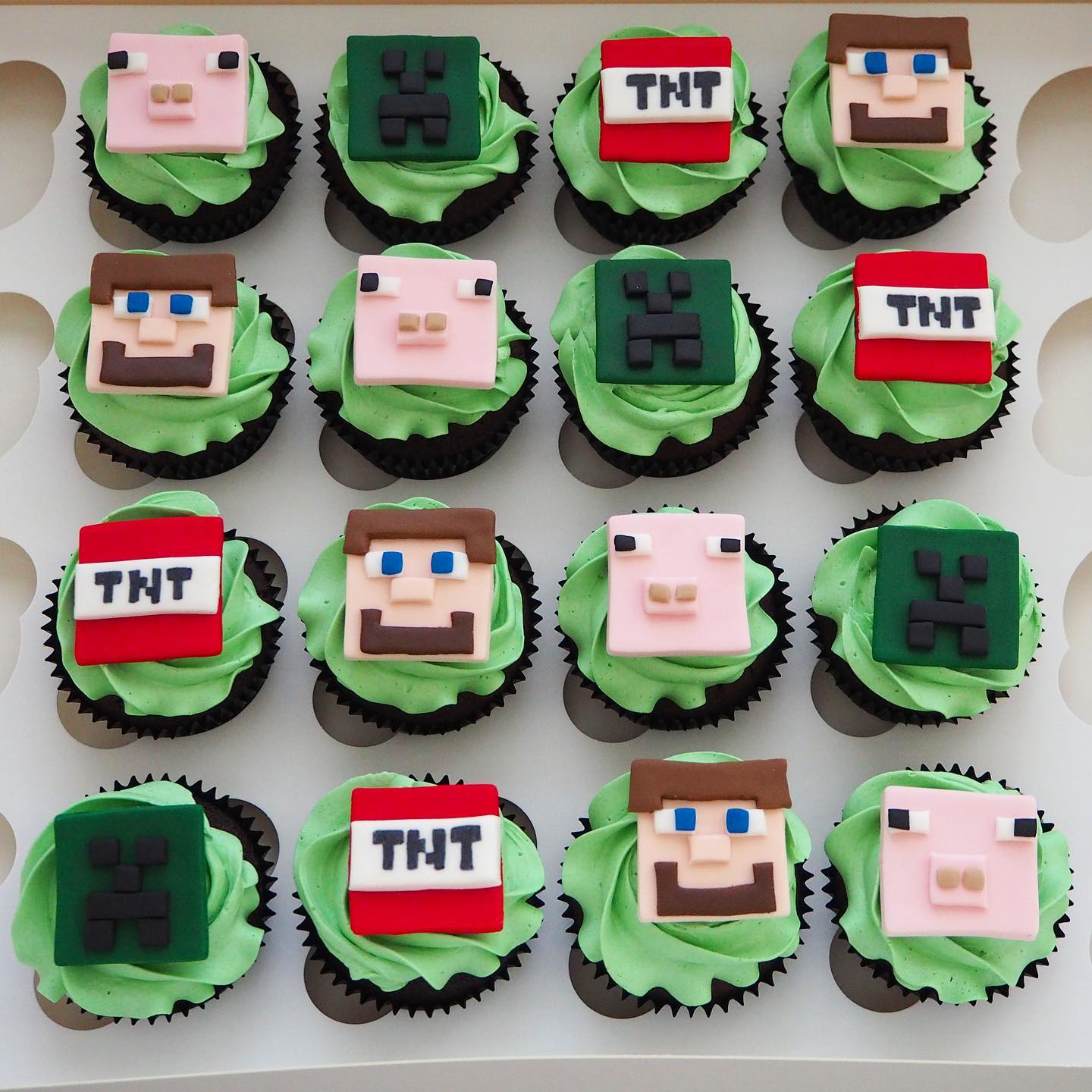 Little Pudding - Minecraft cupcakes for a cool 10-year-old...