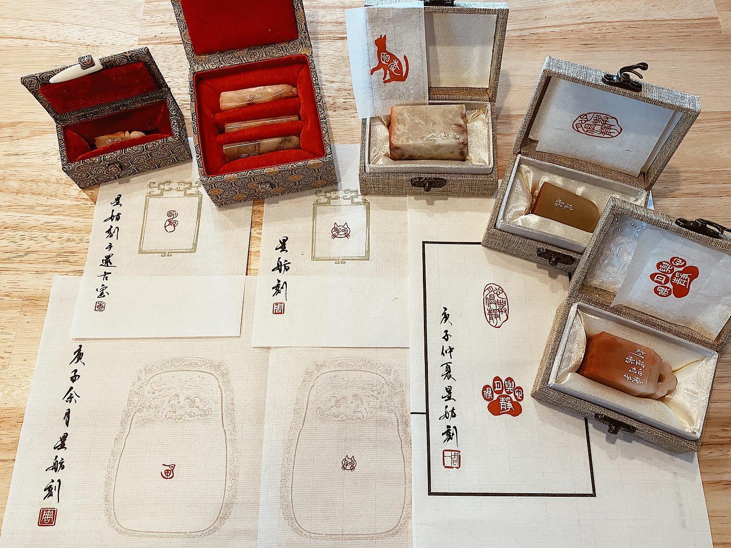 書家 北村 明游 May You Seihou Shu1 さんから 沢山の印が届きました 猫印が増えて嬉しいいいい 早く押したくて うずうずしてますw 篆刻 篆刻印 印 書道 書道家 書家 明游 北村明游 伝統 芸術 古典 书法 アート デザイン 禅 古典至上主義