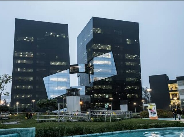 Universitarios de la universidad de lima