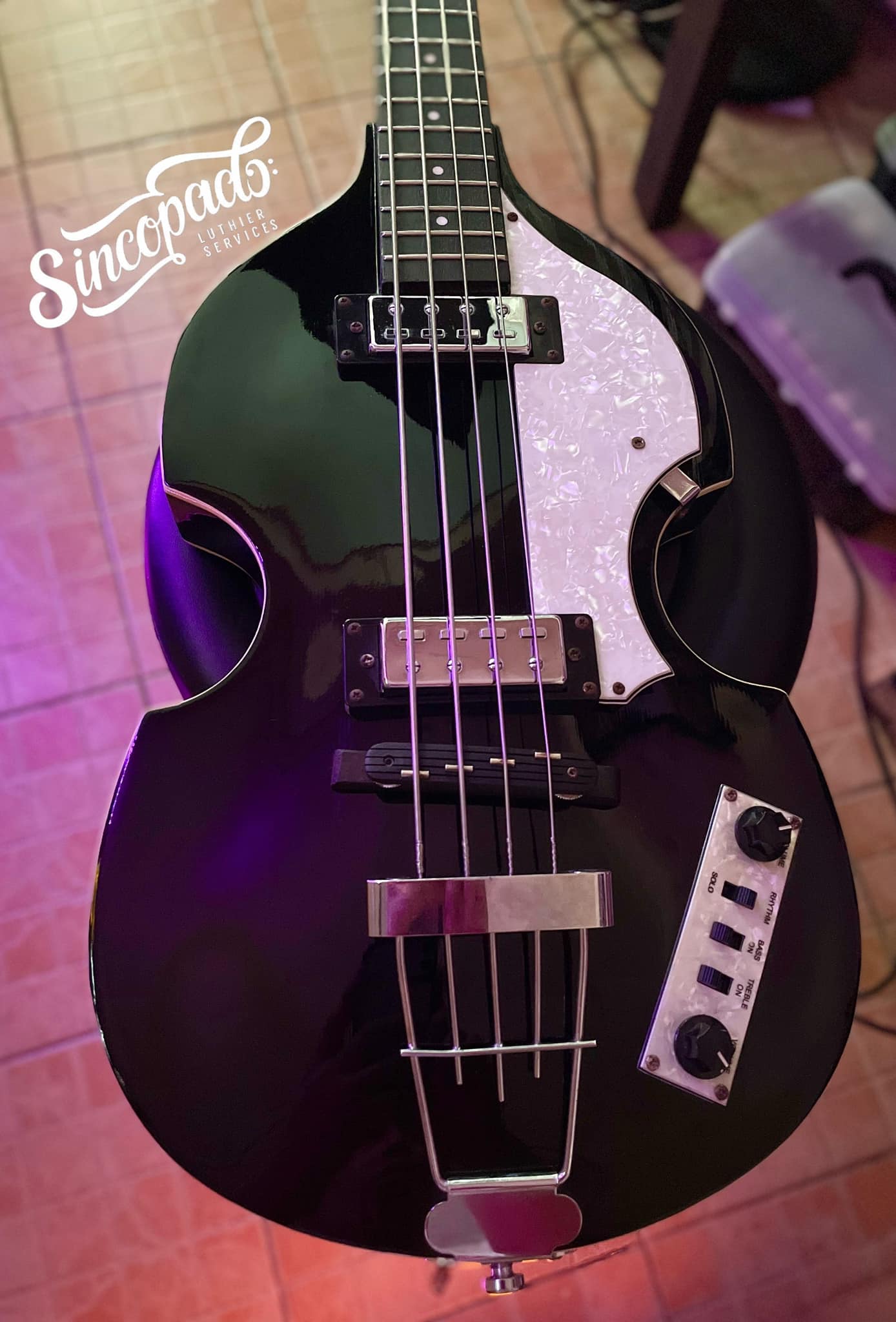 New '90s Hohner B Bass in walnut finish