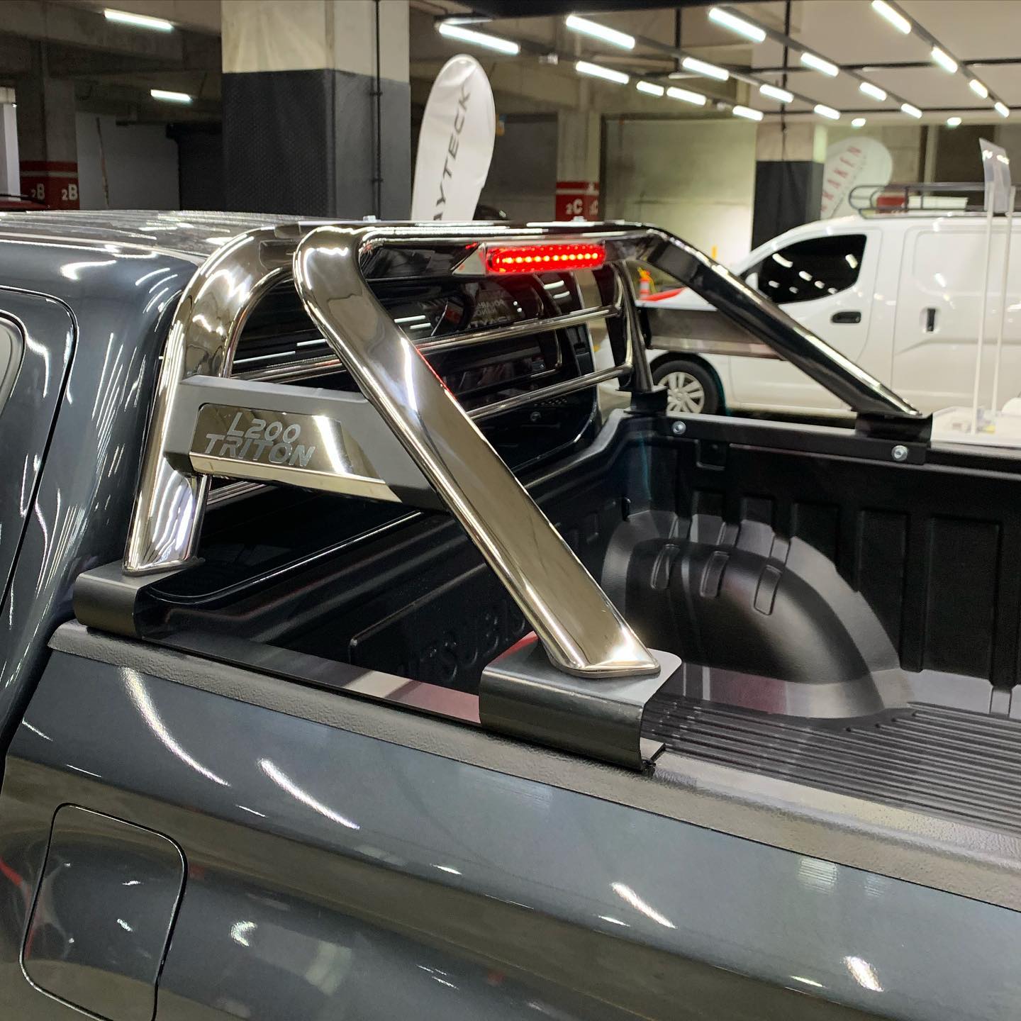 Roll bar cromado tubo triangular... - Kraken Accesorios