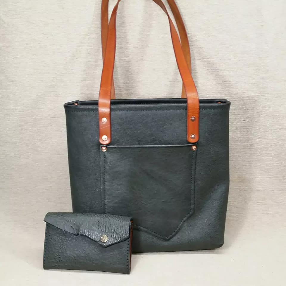 For sale: Matching tote bag and... - Arctic Custom Props