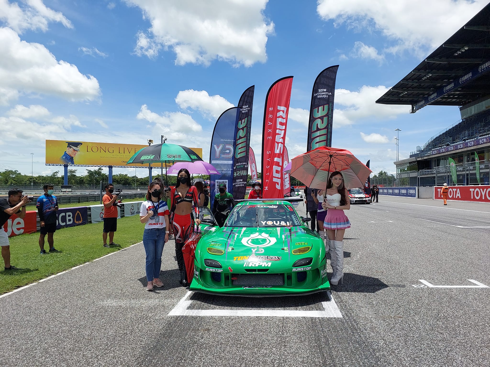 Runstop Racing - คุณแอน ผู้บริหาร RUNSTOP พร้อมทีมงาน...