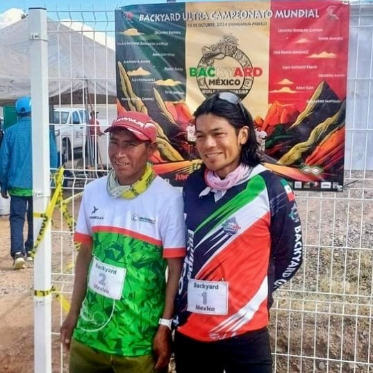 Backyard - Campeón y Asistente: 80 y 81 horas corriendo por su País y ...