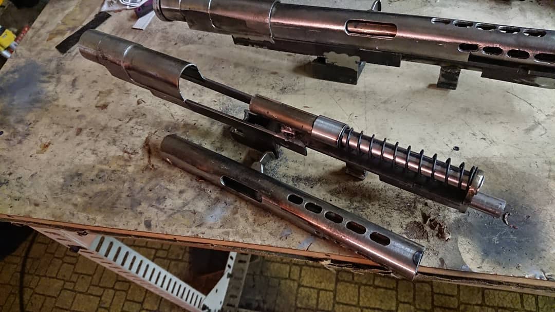 試製2型機関短銃の部品たち。 もうすぐ撃てるよ。 製品化はもう少し