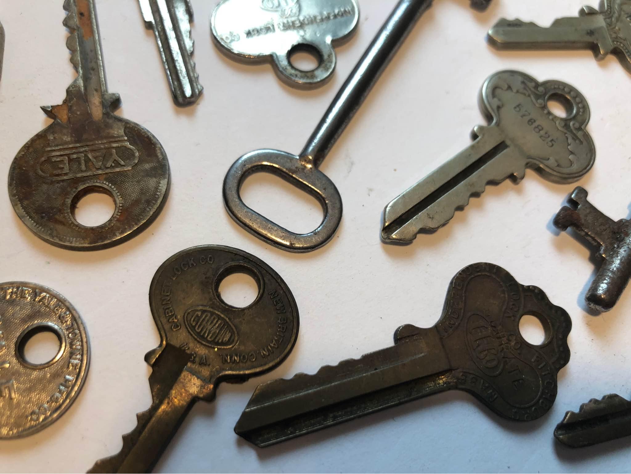 Neat Old Keys Masterlock Russwin Yale Sargent Corbin Skeleton Keys Keys ...