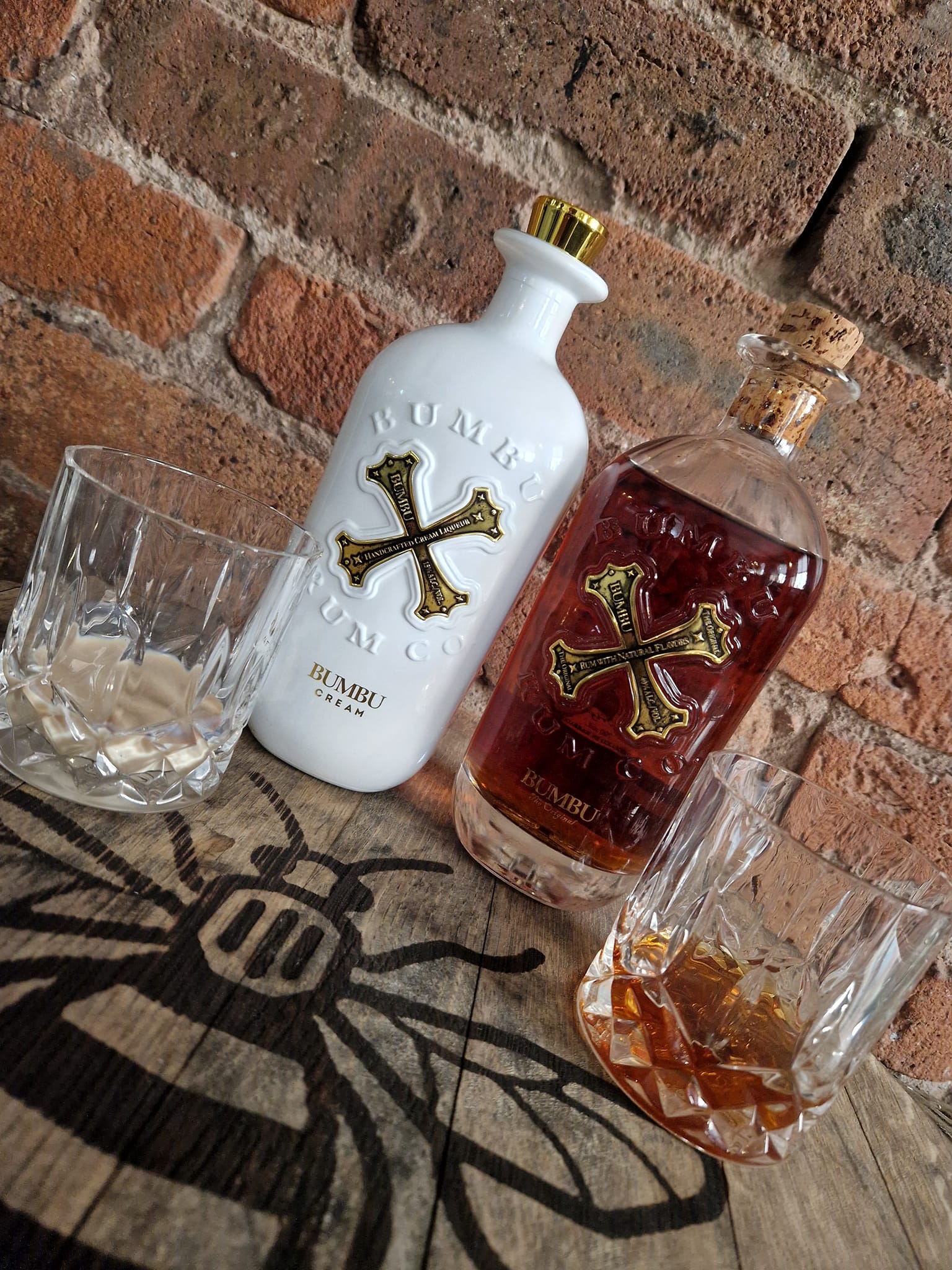 インテリア小物 BUMBU RUM CO. 十字架型 ショットグラスディスプレイ