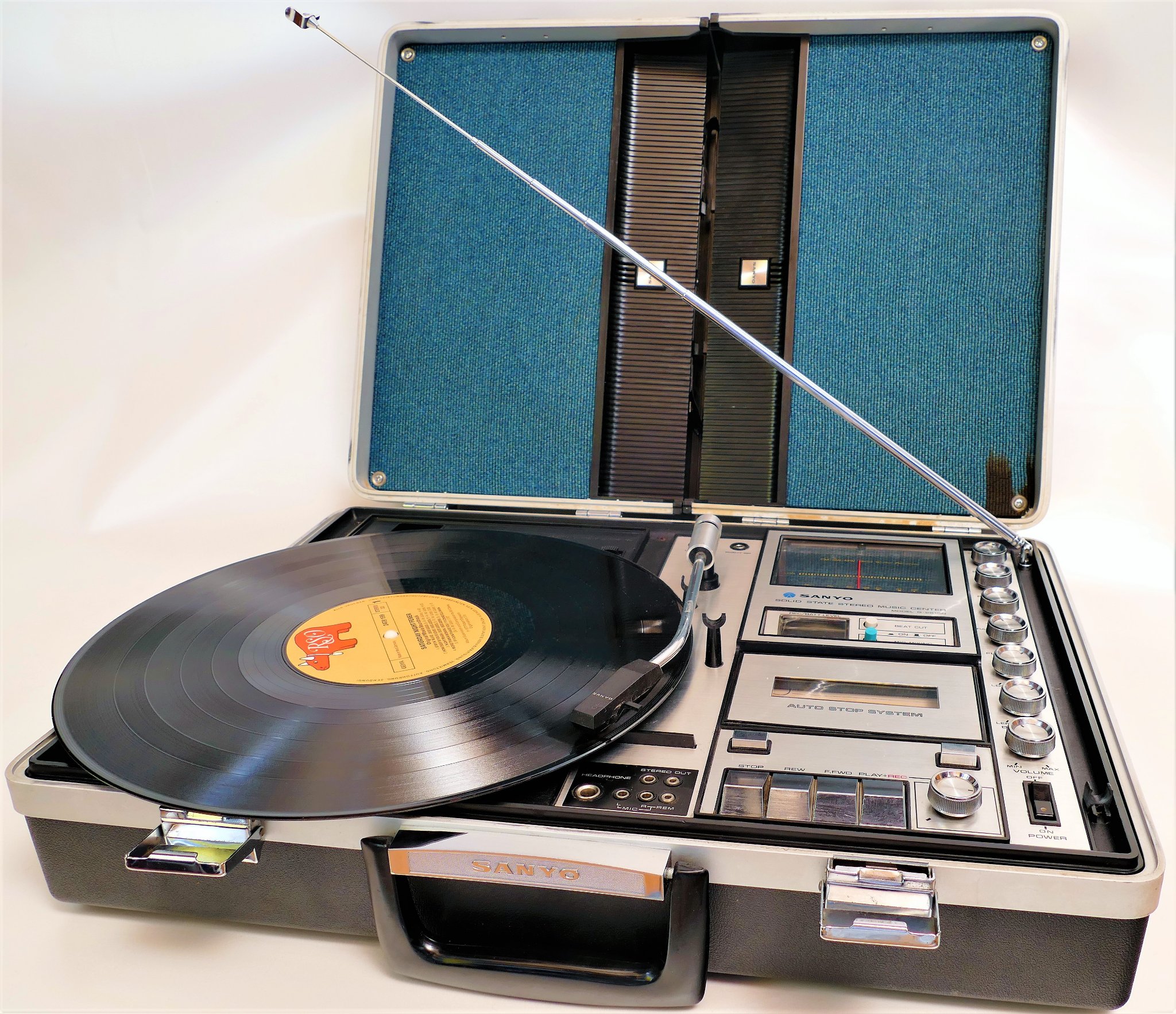 Vintage Sanyo G-2615N portable turntable and radio player