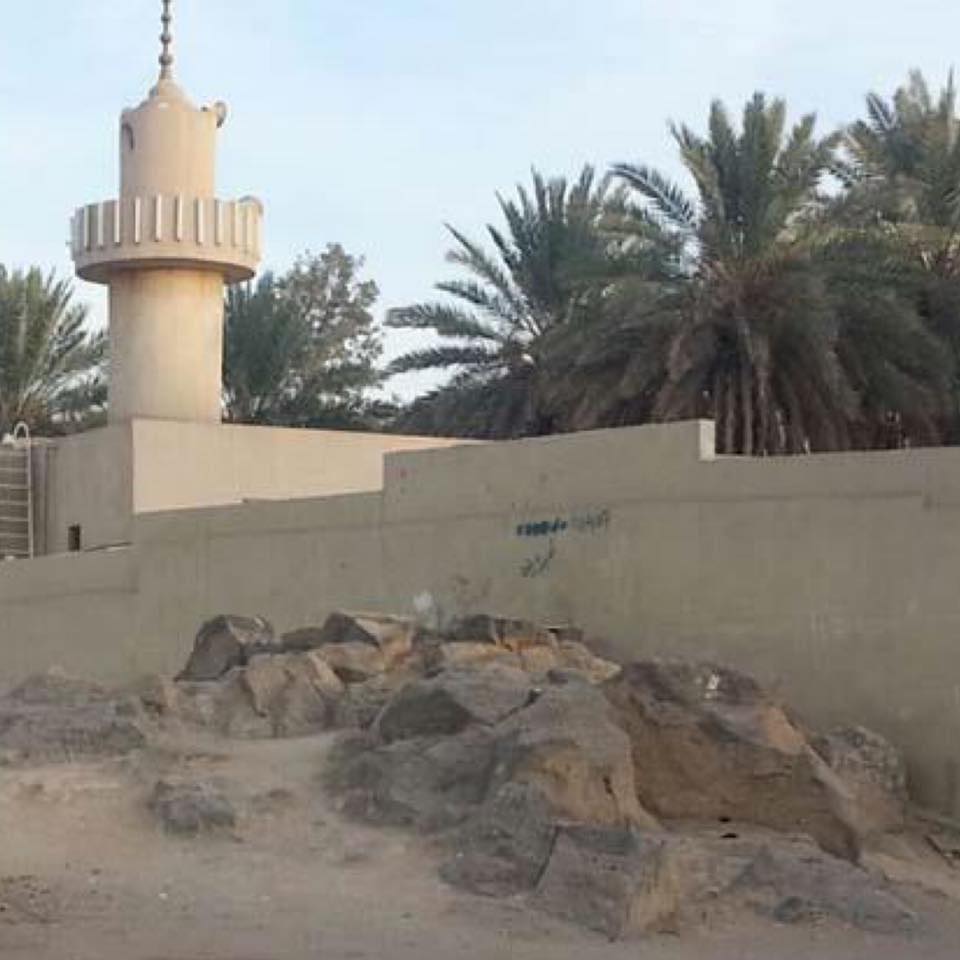 🪶مسجد البغلة هو مسجد بُني في عهد... - معالم المدينه النبوية | Facebook