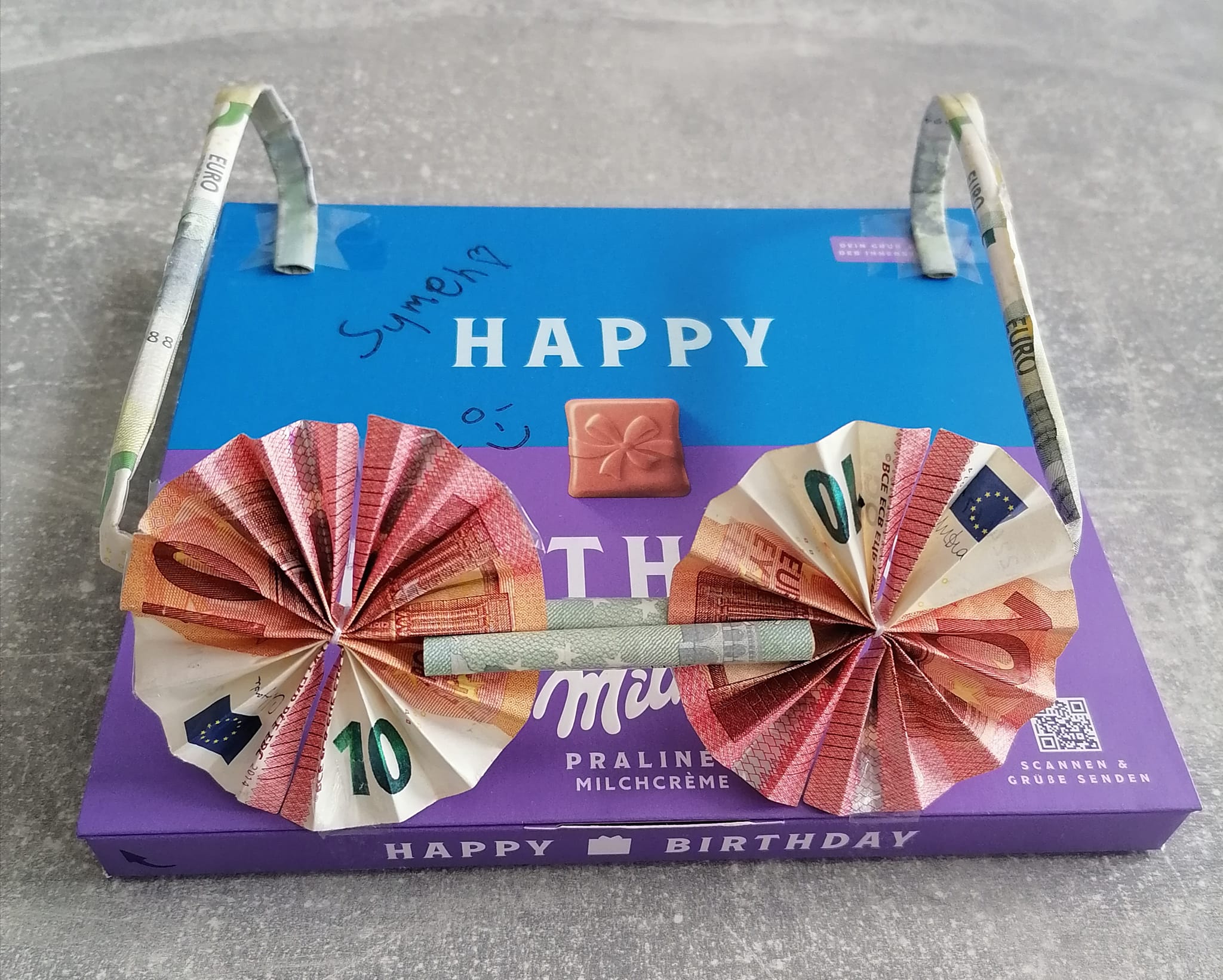 So ihr Lieben, nach dem ich euch schon lange folge, wollte ich nun mehr auch mal was hinterlassen 😁. Meine Stieftochter wünschte sich eine neue Brille im Frühjahr. Ein Flach Geschenk war