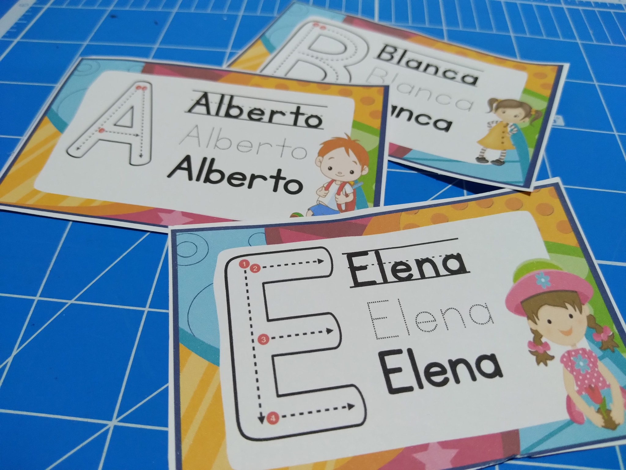 Gafetes para 1er grado y 4to... - Detalles Y Bocadillos Luel | Facebook