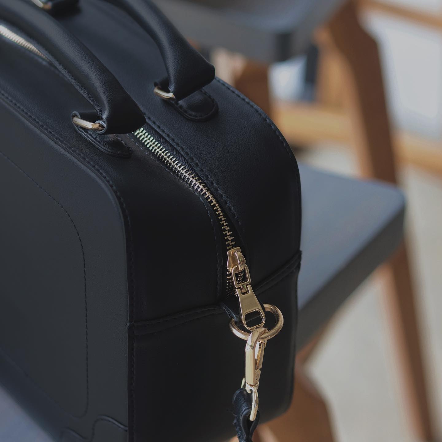 EazyPeazy - The crowd favorite Structured Box Bag is a...