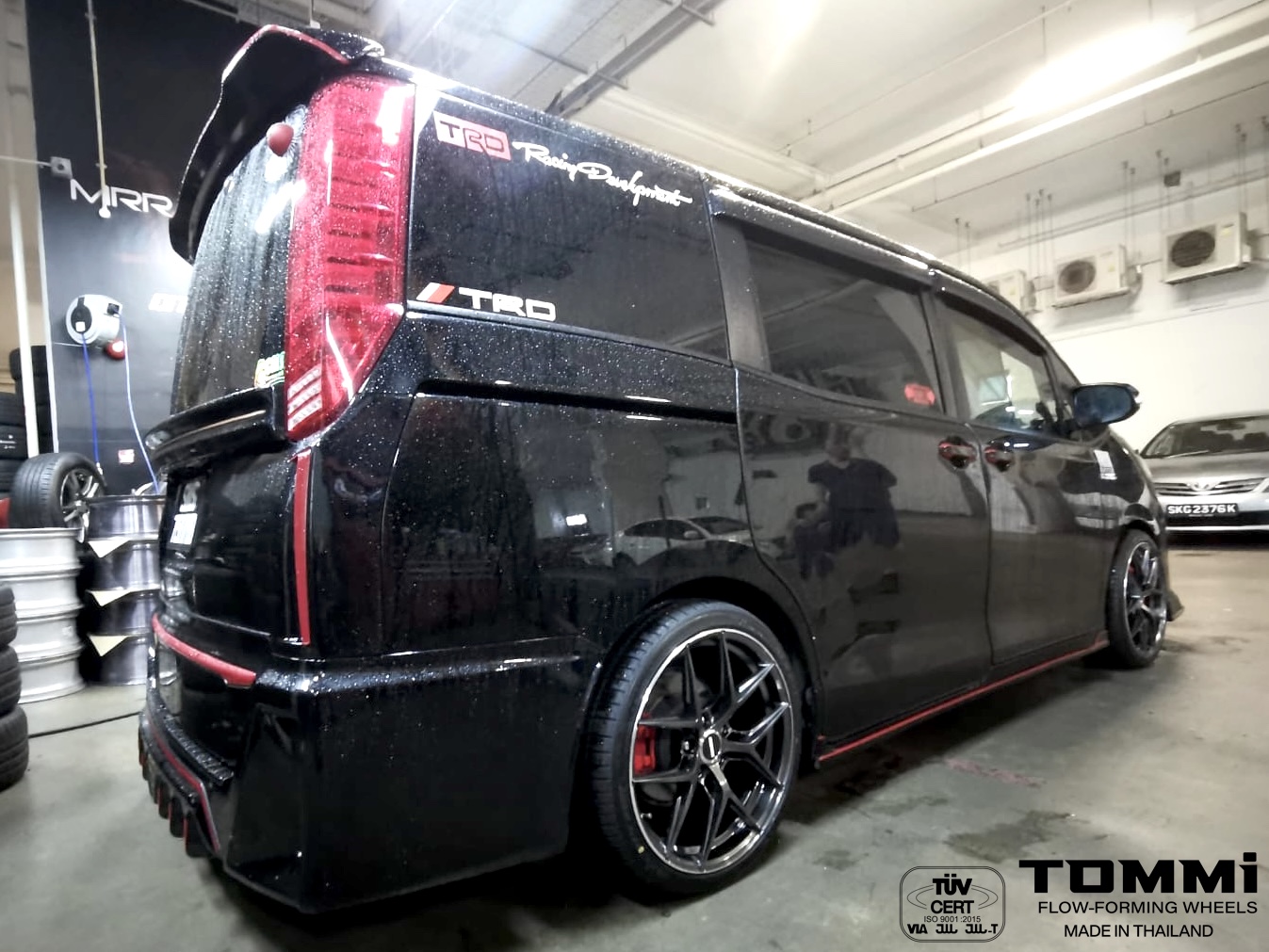 TOMMI Wheels - TOYOTA NOAH x 19” TOMMI T-101B (8.8KG)